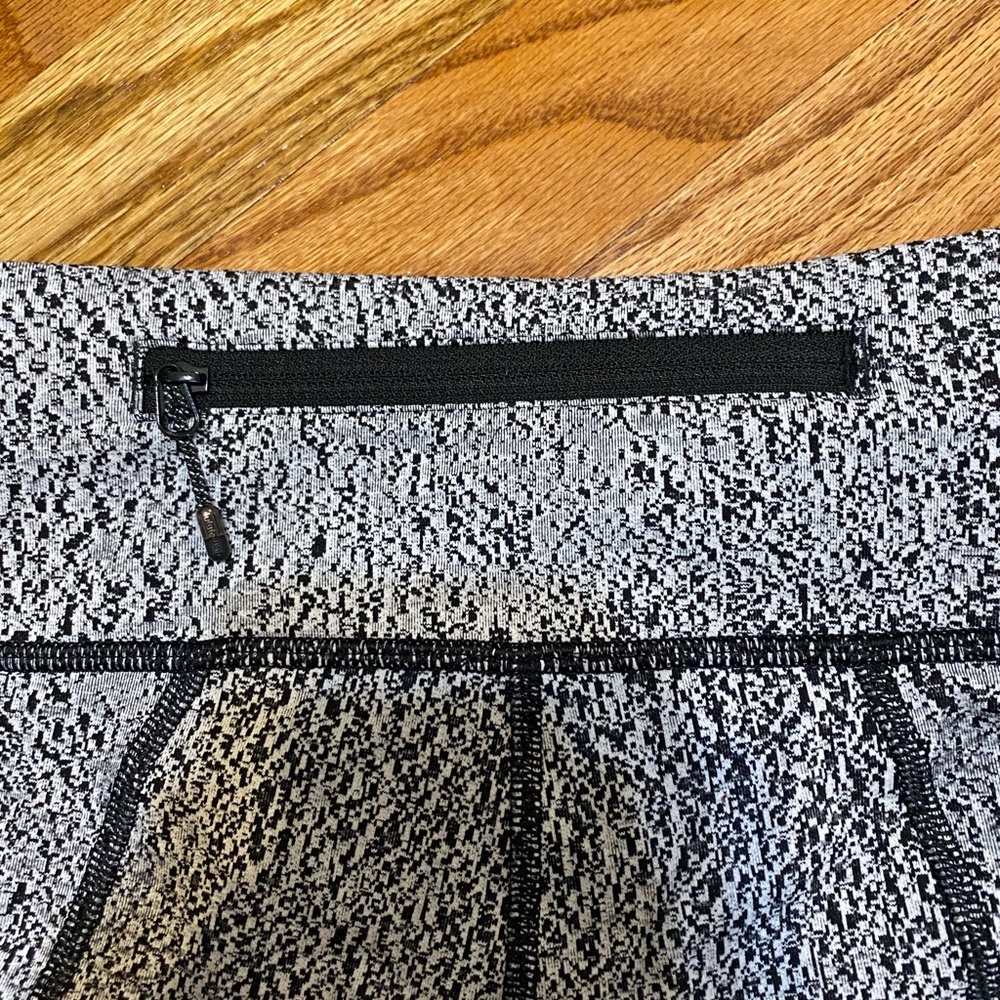 Lululemon High Rise Crop 23” - Picture 4 of 5